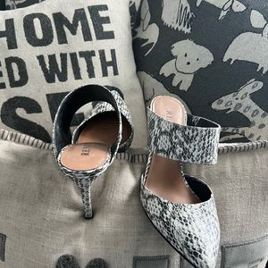 Renvy snake skin mule